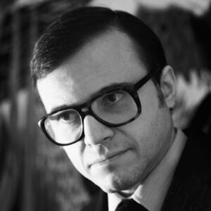 Portrait en noir et blanc de Bertrand Burgalat