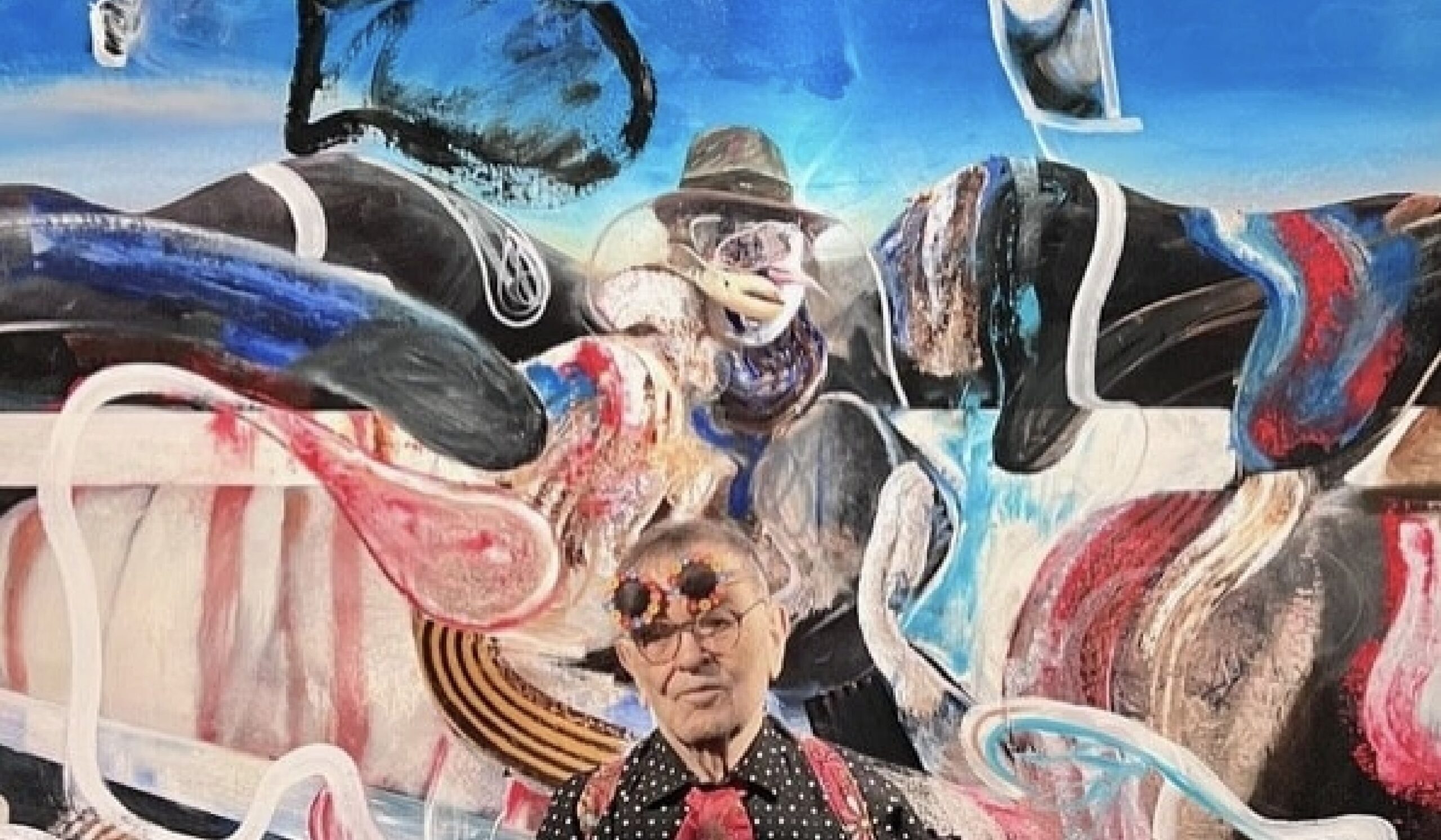 Fernando Arrabal visite l’exposition « Les Sept Sens Célestes » à l’Hôtel de la Marine ; il pose devant « The Uncle » de Adrian Ghenie.