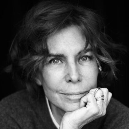 Portrait en noir et blanc de Christine Orban.