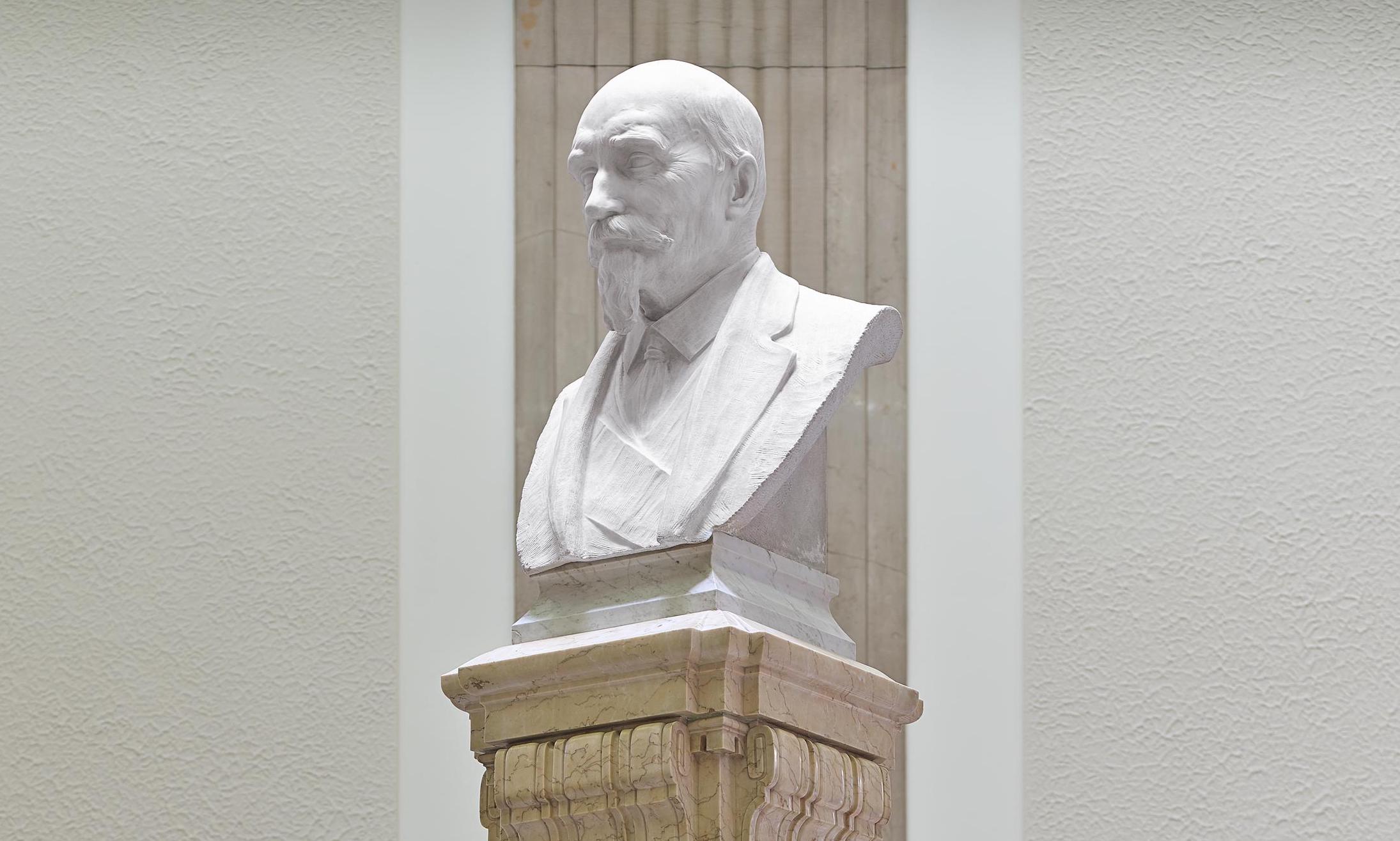 Lorenzo Coullaut Valera, « Monument à Echegaray », marbre et bronze