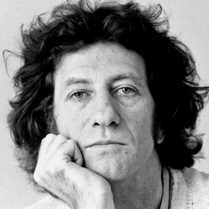 Portrait en noir et blanc de Danilo Kiš.