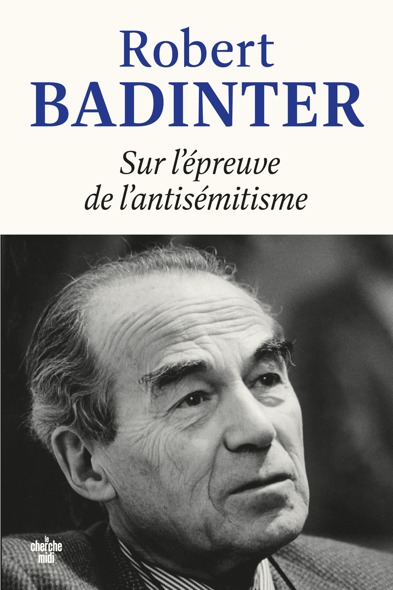Couverture de «Sur l'épreuve de l'antisémitisme» de Robert Badinter, avec un portrait en noir et blanc de Robert Badinter.