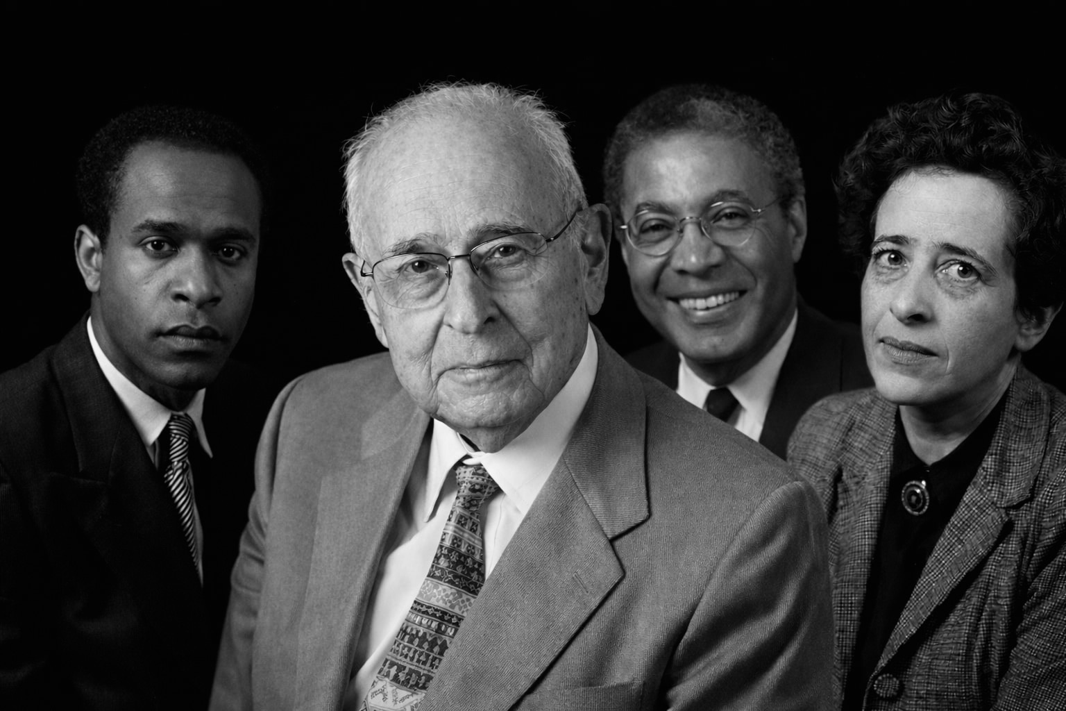 De gauche à droite : Frantz Fanon, Mortimer Ostow, Alvin Poussaint, Hannah Arendt.