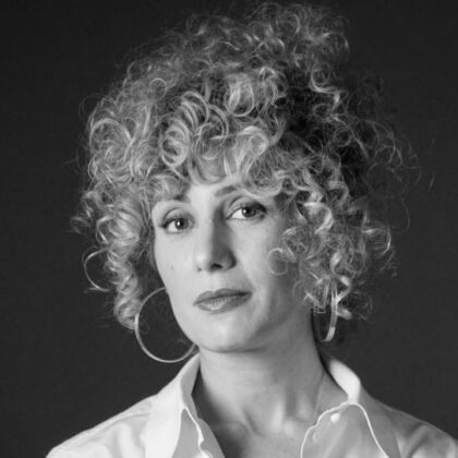 Portrait en noir et blanc de Abnousse Shalmani