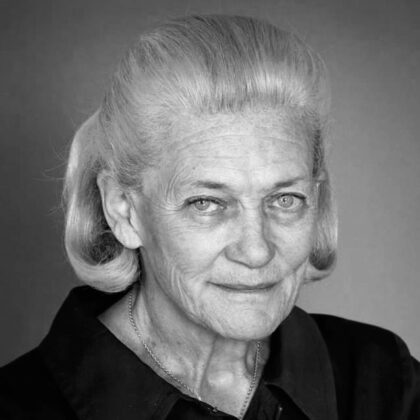 Portrait en noir et blanc de Elisabeth Badinter