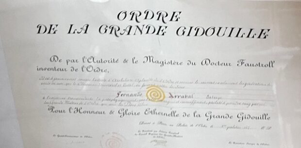 Document attestant que dans l’Ordre de la Grande Gidouille, Fernando Arrabal a accédé à la très haute charge de Promoteur Insigne.