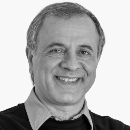 Portrait en noir et blanc de Iraj Mesdaghi