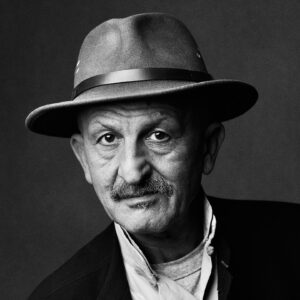 Portrait en noir et blanc de Reza Deghati