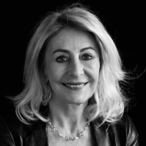 Portrait en noir et blanc de Annette Lévy-Willard.