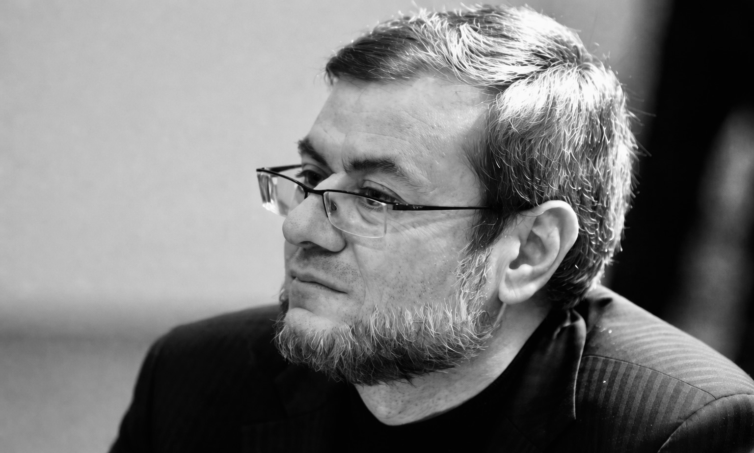 Portrait en noir et blanc de Lorenzo Soccavo.