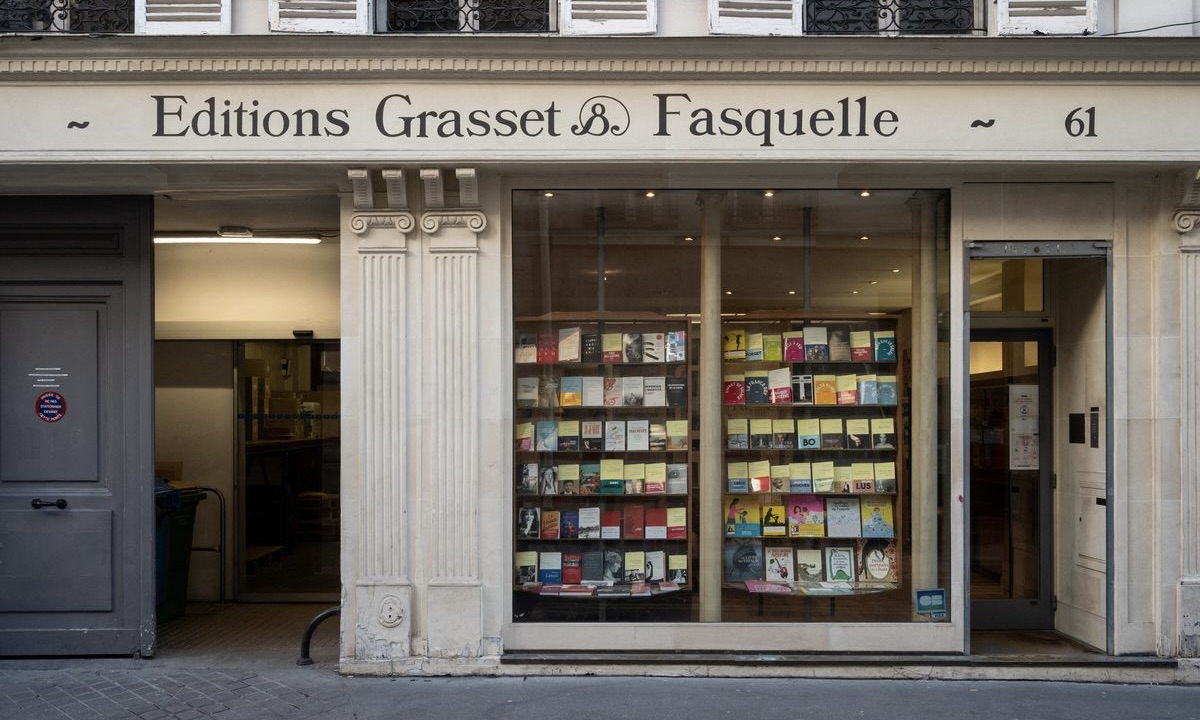 Devanture de la maison d’édition Grasset, rue des Saints-Pères à Paris