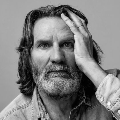 Portrait en noir et blanc de Frédéric Beigebder.
