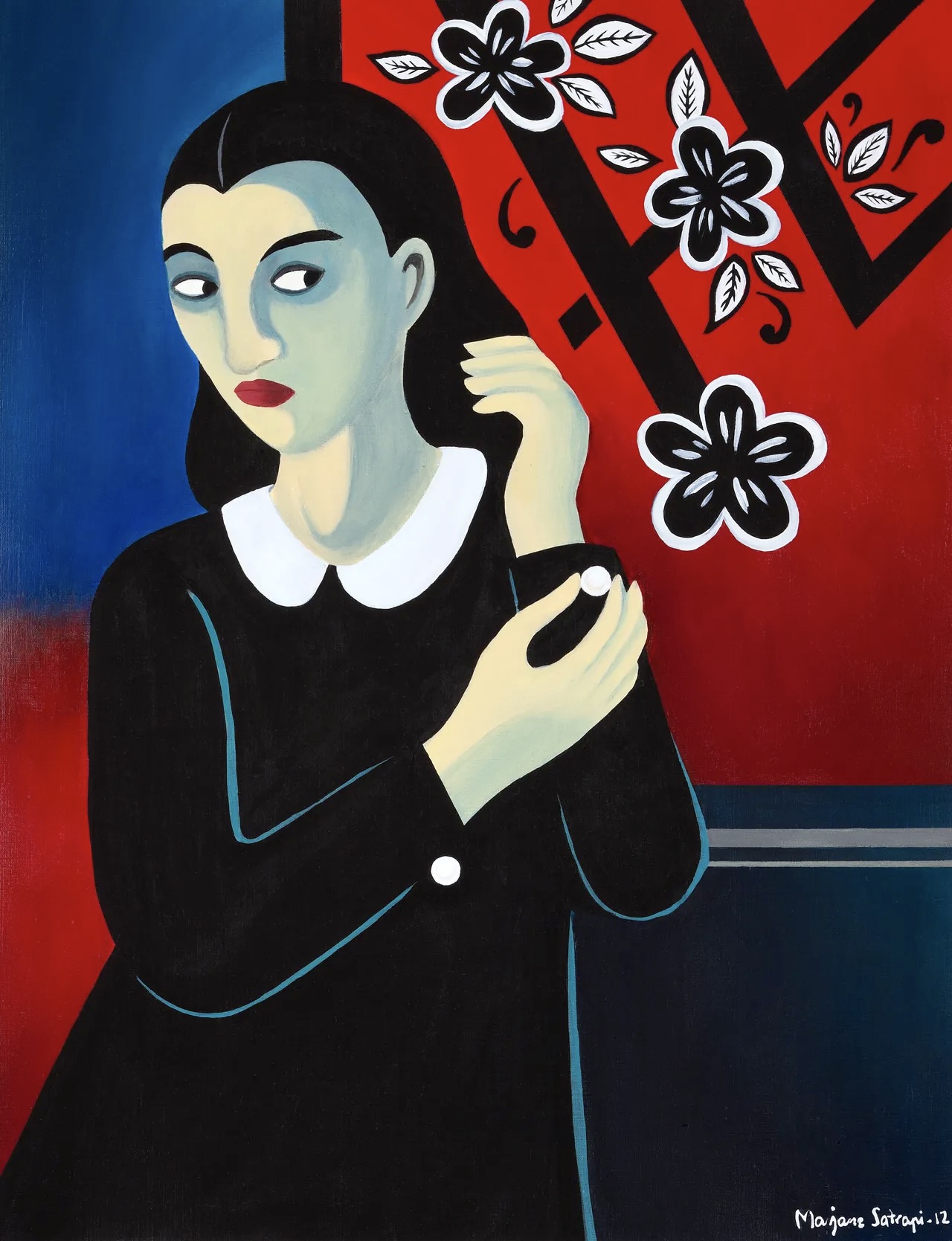 Peinture de Marjane Satrapi représentant une femme stylisée en robe noire, au regard détourné, sur un fond contrasté rouge et bleu orné de motifs floraux noirs et blancs.