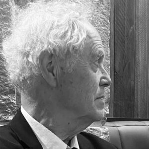 Photo en noir et blanc de Bruno Pinchard de profil.