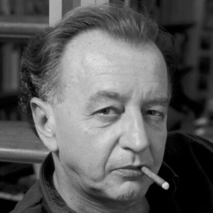 Portrait en noir et blanc de Philippe Muray avec un cigare