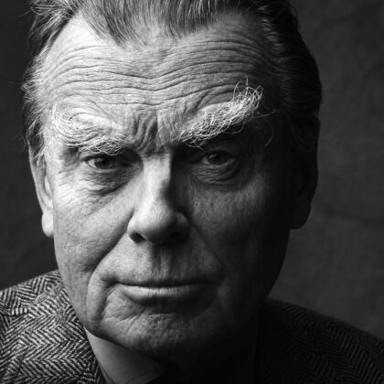 Portrait de Czeslaw Milosz en noir et blanc.
