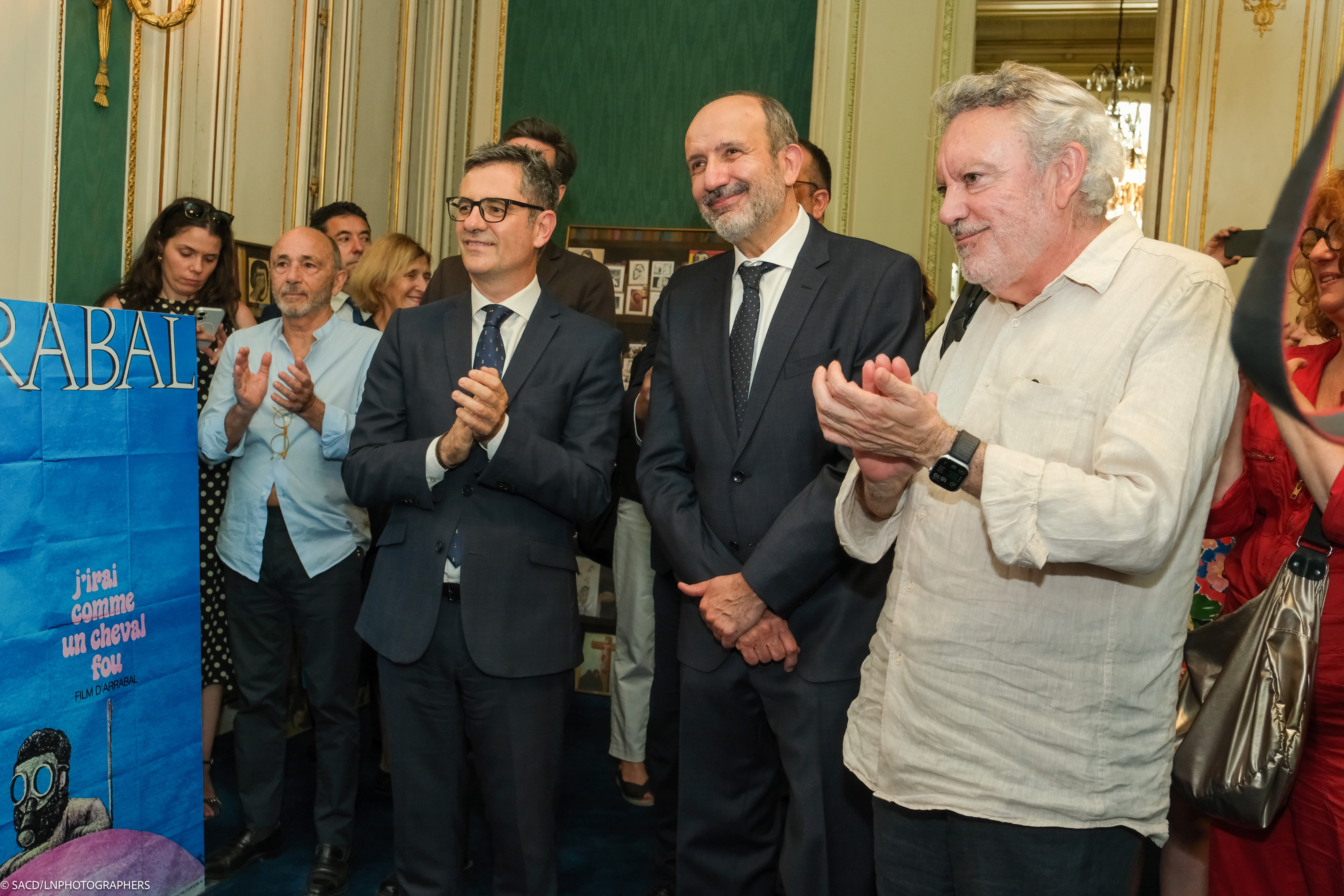 Felix Bolanos lors de la remise des insigne de Commandeur dans l’Ordre National des Arts et Lettres à Fernando Arrabal à la SACD.