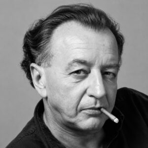 Portrait en noir et blanc de Philippe Muray avec un cigare