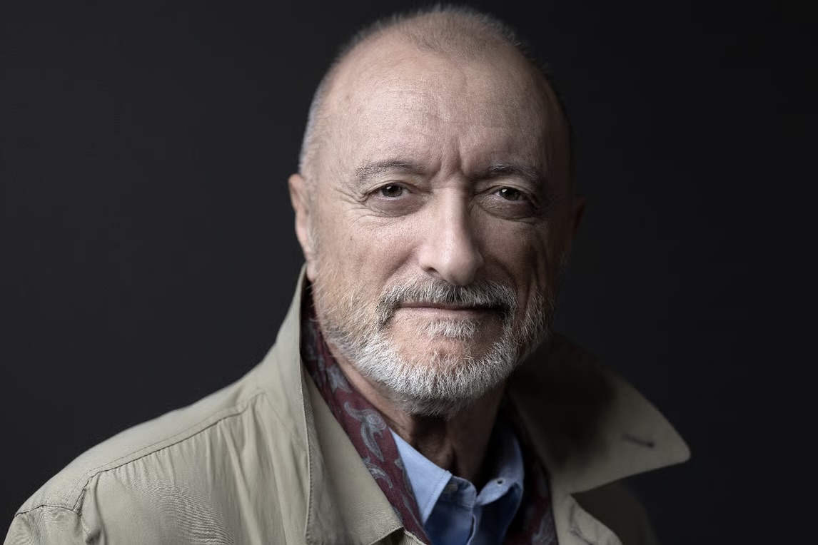 Portrait de l’écrivain espagnol Arturo Pérez-Reverte.