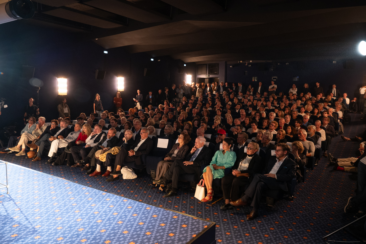 Salle comble pour la soirée de lancement de « Mémoires provisoires » de Bernard-Henri Lévy, le 23 septembre 2026 au cinéma Saint-Germain.