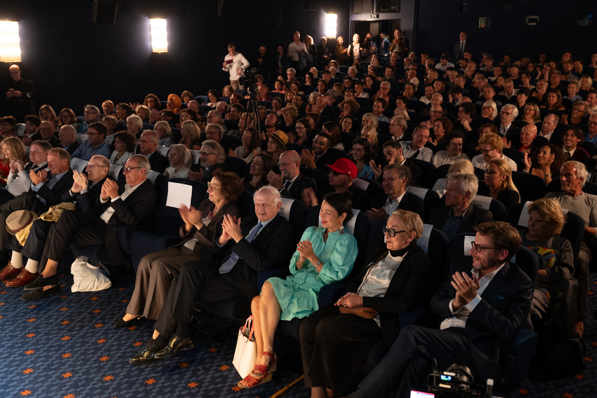 Salle comble pour la soirée de lancement de « Mémoires provisoires » de Bernard-Henri Lévy, le 23 septembre 2026 au cinéma Saint-Germain.