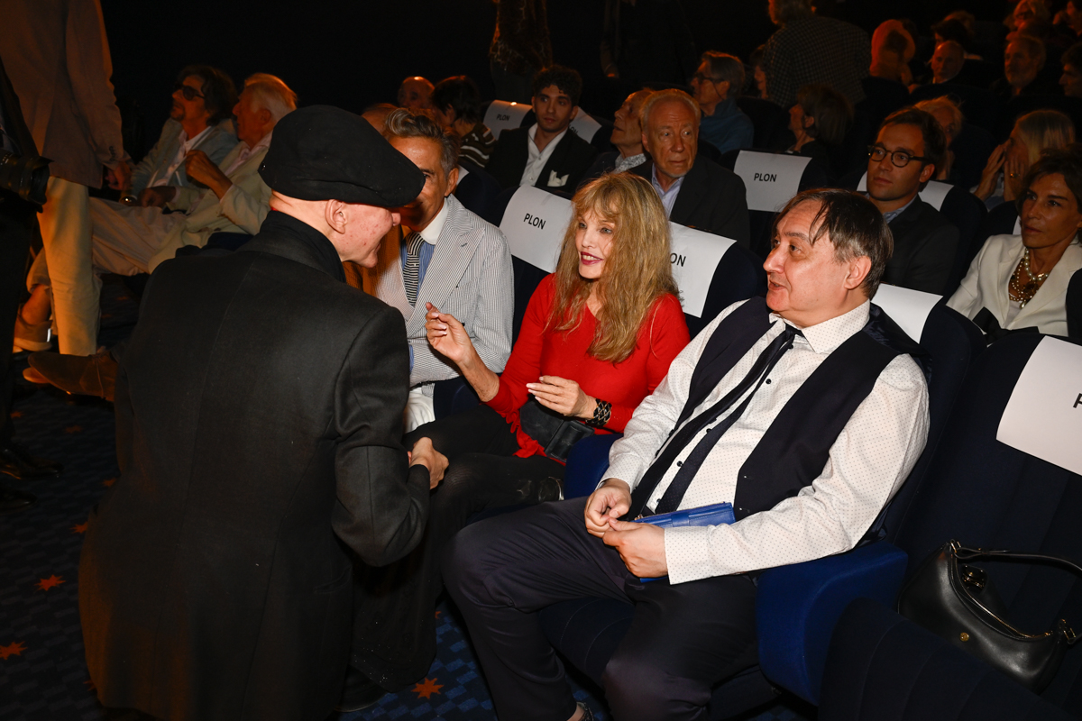 Ali Mahdavi, Vincent Darré, Arielle Dombasle et Michel Fau Annette Lévy-Willard lors de la soirée de lancement de « Mémoires provisoires » de Bernard-Henri Lévy, le 23 septembre 2026 au cinéma Saint-Germain.