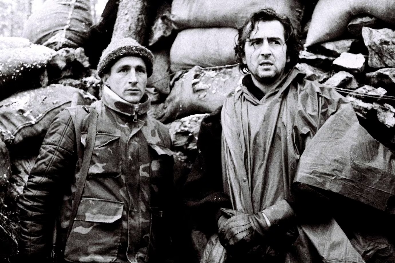 Bernard-Henri Lévy sur la colline de Grdonj à Sarajevo avec la résistance bosniaque lors du tournage du film « Bosna ! ».