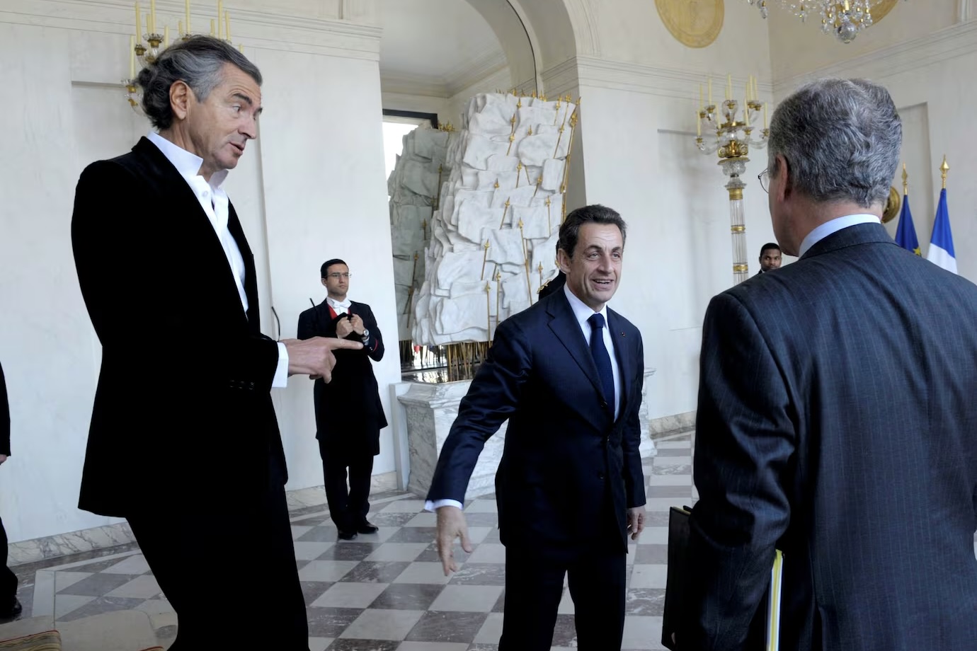 Nicolas Sarkozy reçoit les représentants du Conseil national de la transition de Libye avec BHL