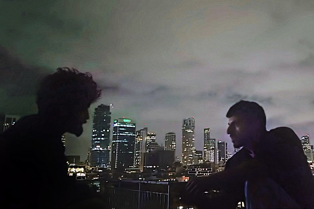 Tourné de nuit sur les toits de Tel-Aviv, « Naza » donne la parole à 24 militaires et agents du renseignement israéliens, filmés dans l’ombre et aux voix modifiées