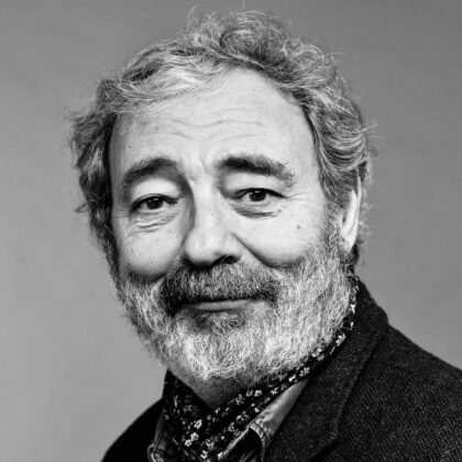 Portrait en noir et blanc de L’écrivain Dan Franck
